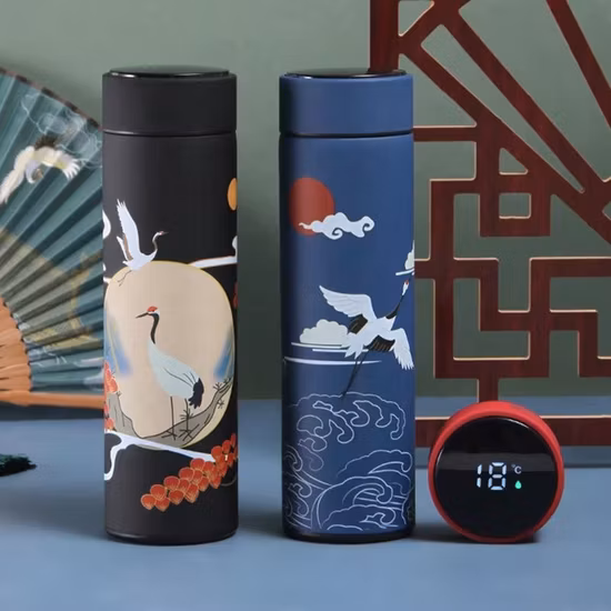  온도 표시 기능이 있는 스테인리스 스틸 진공 스마트 스포츠 물병.  LED 디스플레이를 갖춘 절연 스테인리스 스틸 물병